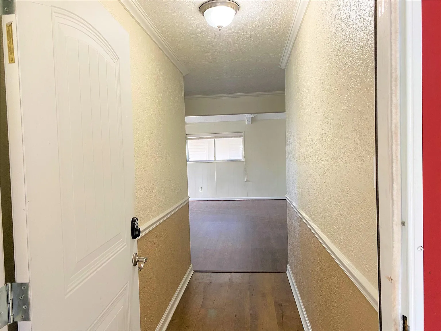 4 bed, 2.0 bath, 2249 sqft, $2,300 — Photo 4