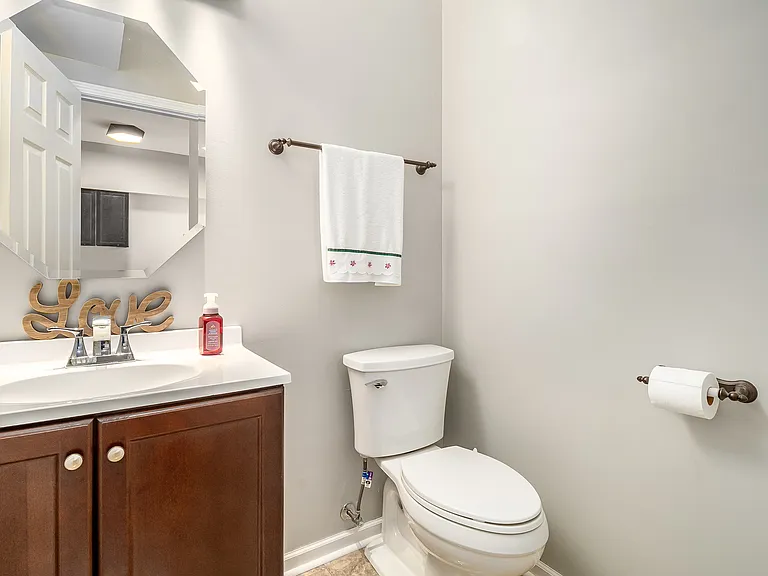 956 Mesa Dr — Photo 12