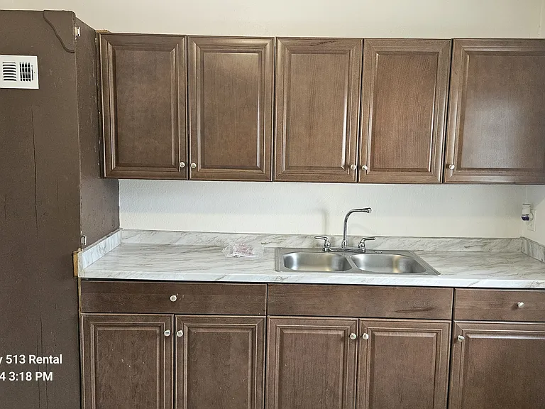 513 Warren St #513 — Photo 3