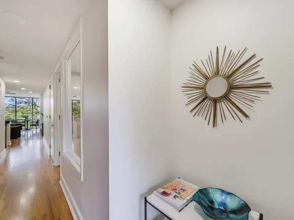 901 W 9th St APT 203, Austin, TX 78703