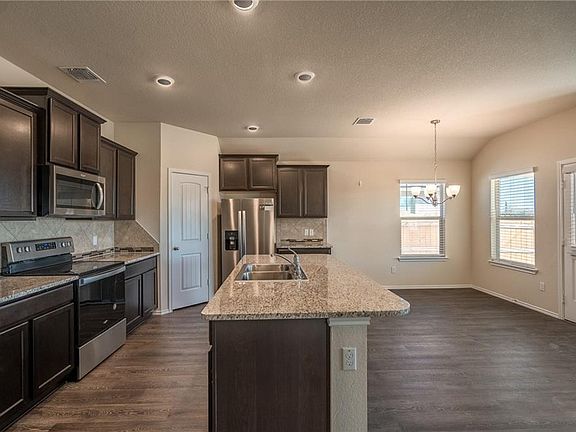 4th image of 833 Ibis Falls Dr