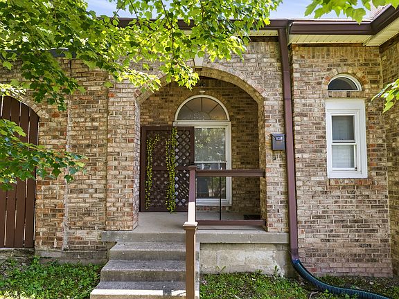 3rd image of 2061 Bellefontaine St