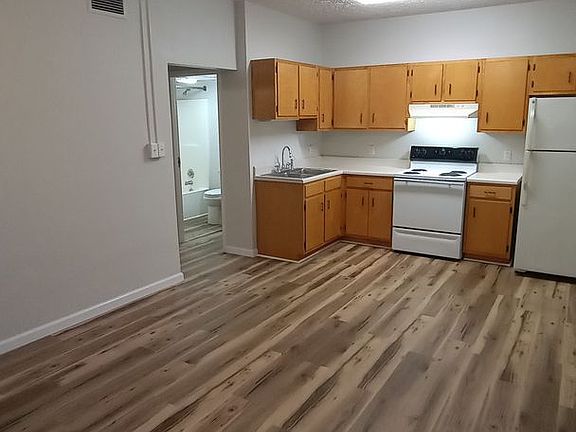 3rd image of 137 E Main St #101