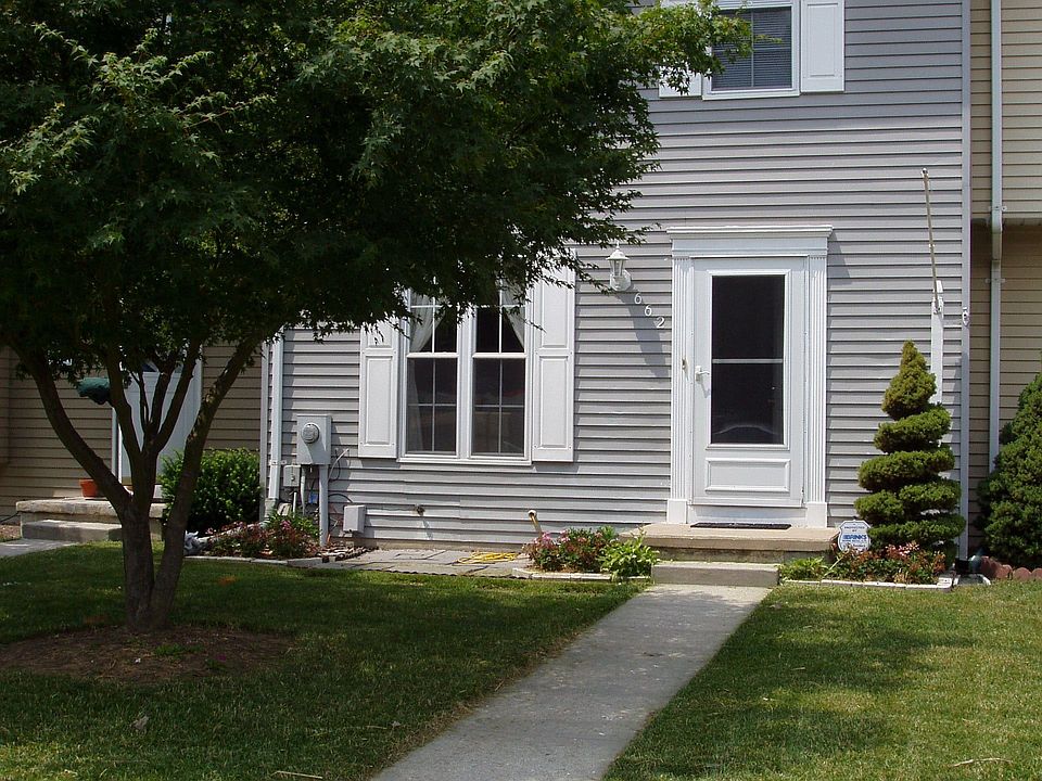 1st image of 662 Paddle Wheel Ct W