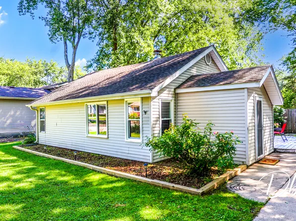 37905 N Loyola Ave, Beach Park, IL 60087