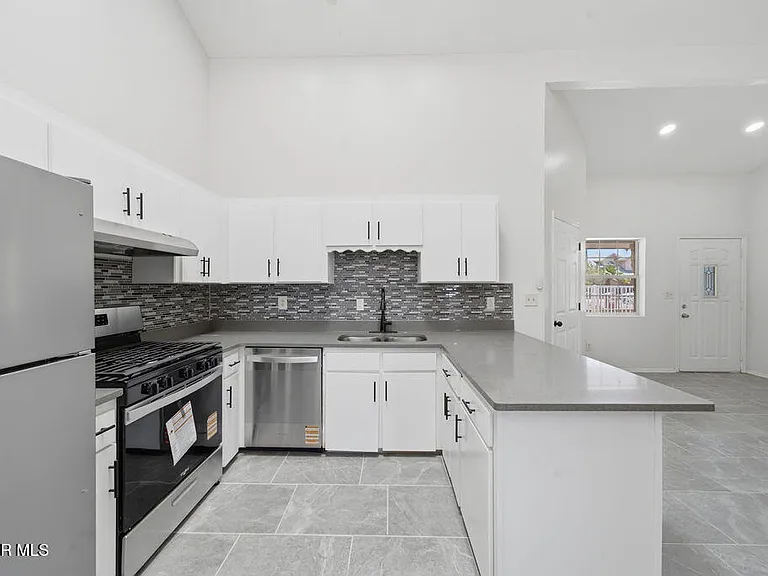 821 Los Lagos Way #A — Photo 8