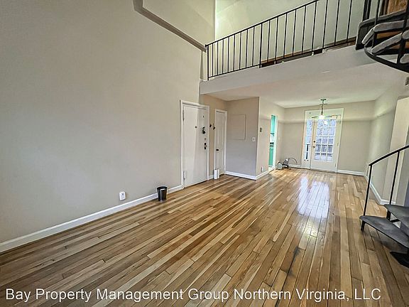 3rd image of 2918 S Buchanan St APT C2