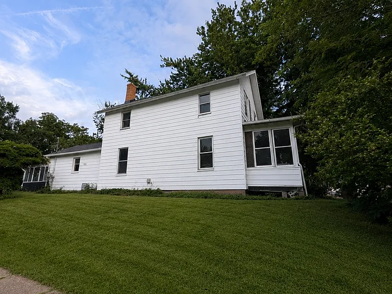 1935 Leclaire St — Photo 2