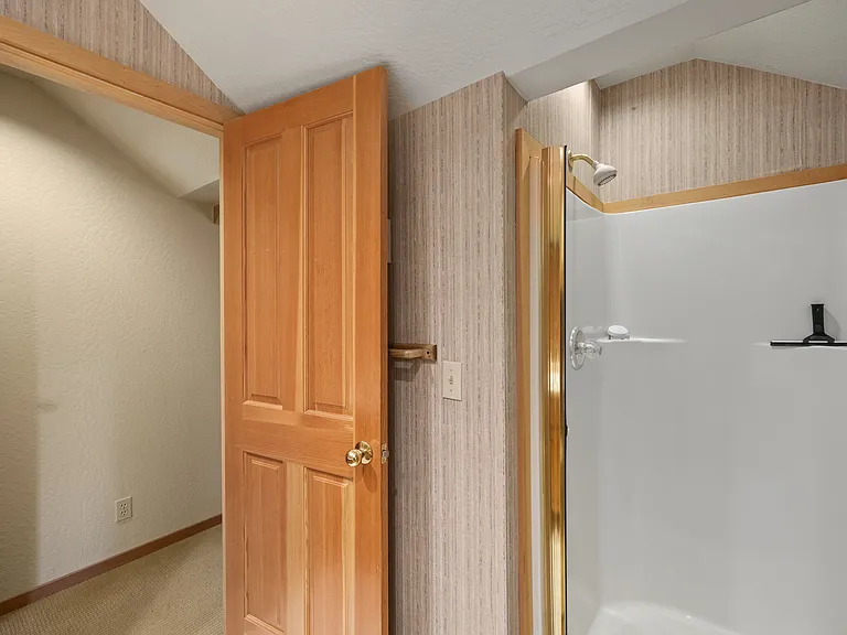 724 Conifer — Photo 12