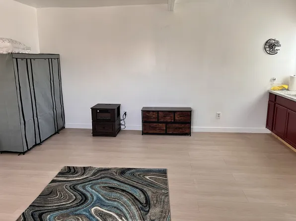 2217 W 74th St, Los Angeles, CA 90043