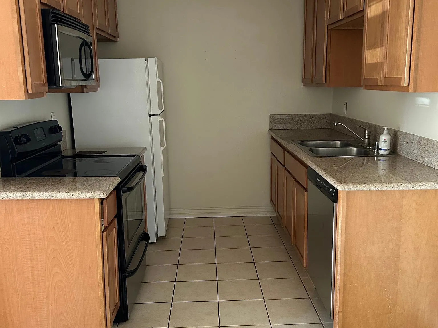 1 bed, 564 sqft, $1,850 — Photo 2