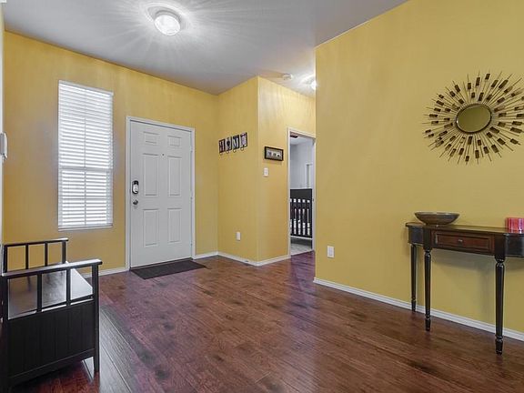 3rd image of 320 Mesa Vista Dr