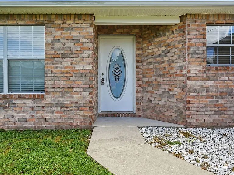 339 Peggy Dr — Photo 2