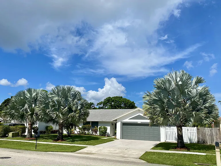 19131 Fairlawn Way — Photo 22