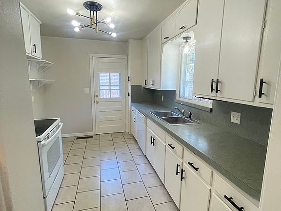 5th image of 1727 Churchill Way