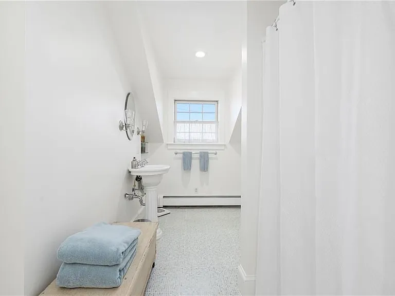 9 White Ter — Photo 38
