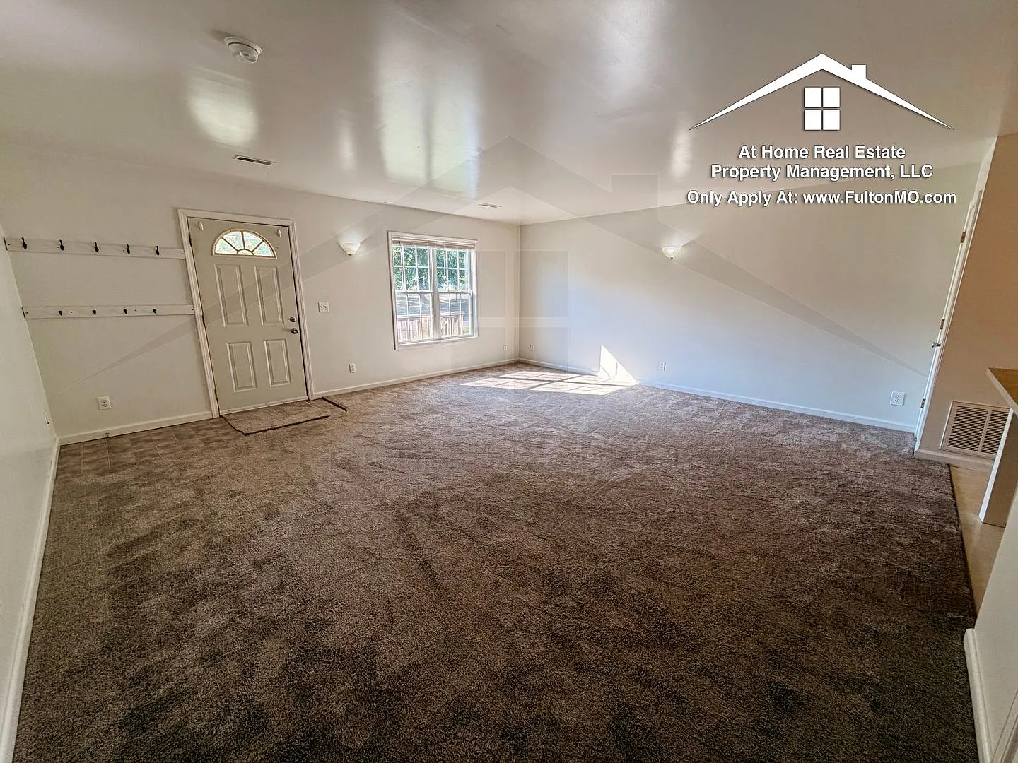 Grand Avenue 710 Duplex — Photo 2