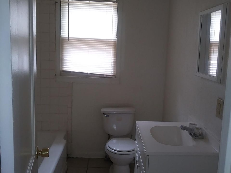 2nd image of 1408 NW Taft Ave