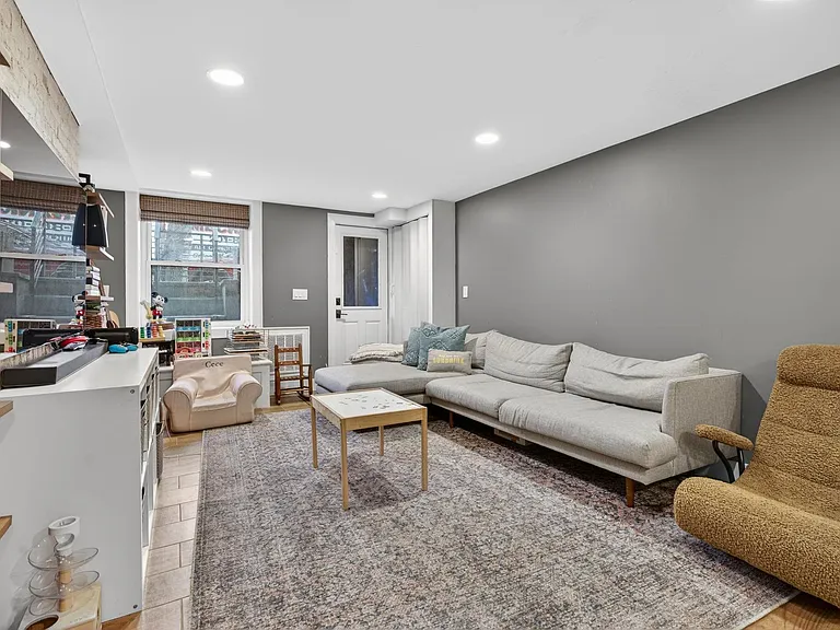 926 Park Ave — Photo 28