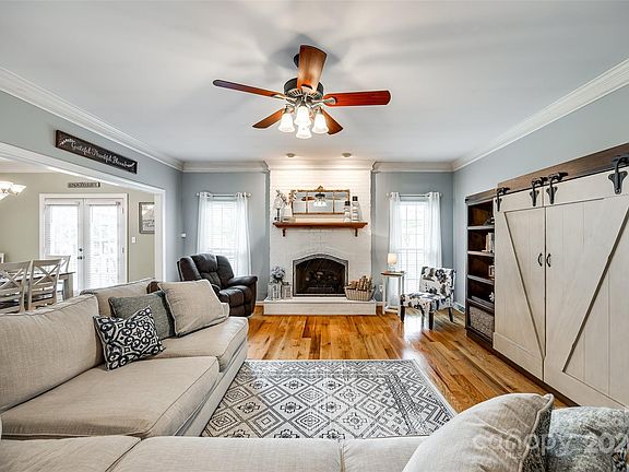 5th image of 631 Mallory Dr