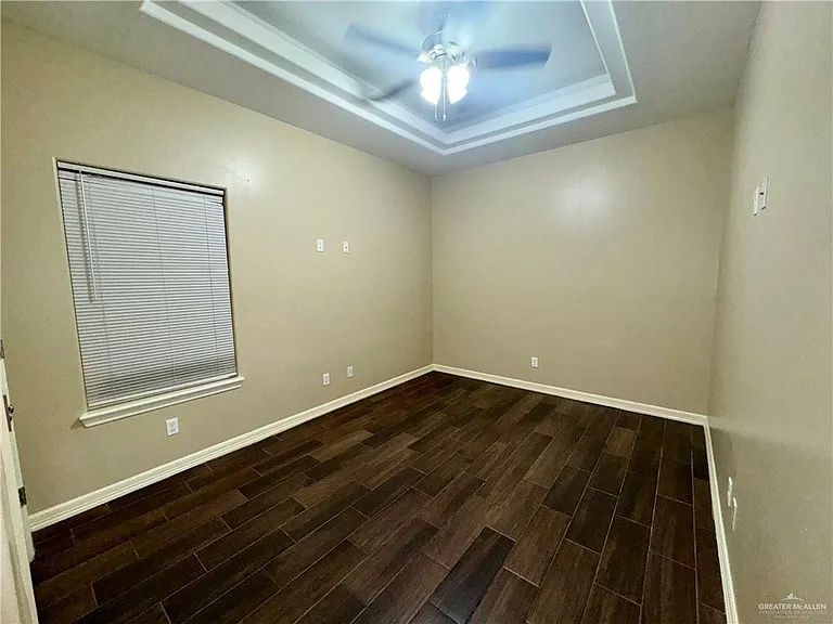 2004 W Taft St #2 — Photo 8