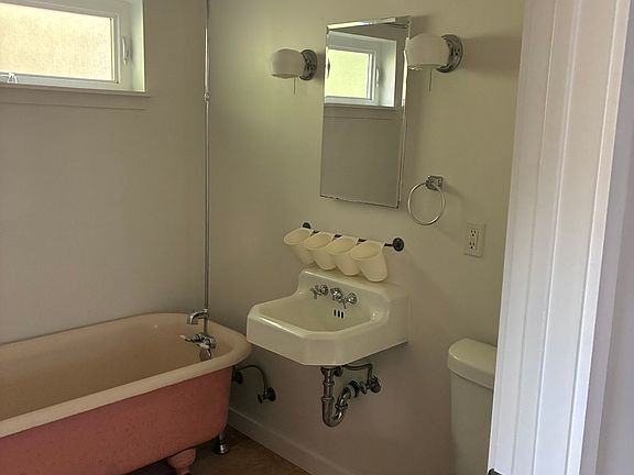 3rd image of 1540 SE 32nd Ave #B