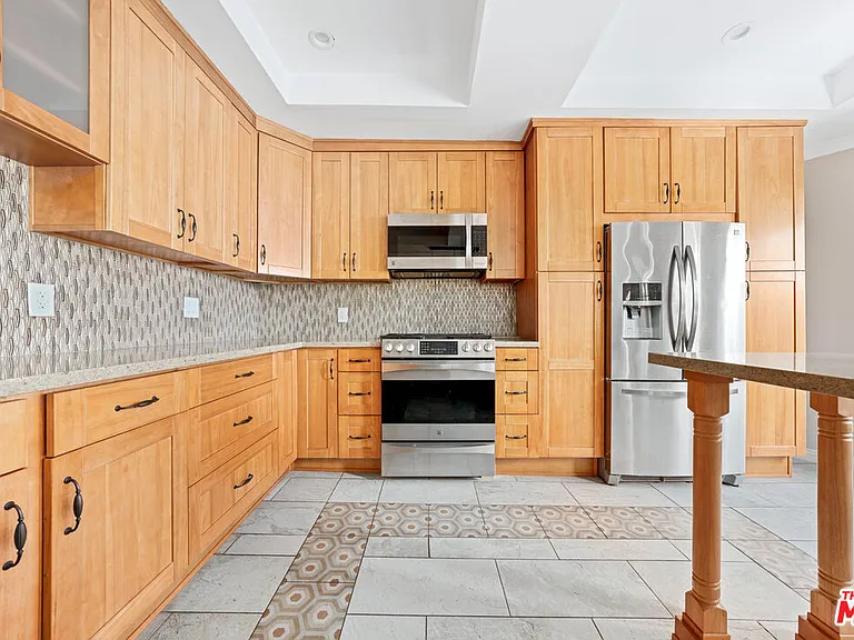 14937 Dickens St #109 — Photo 6