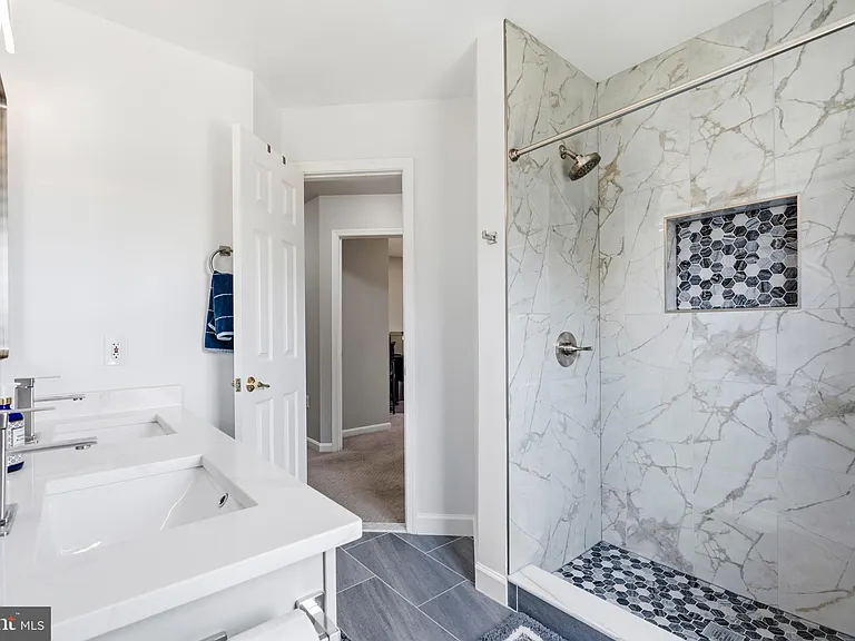 13922 Rutgers Ct — Photo 37