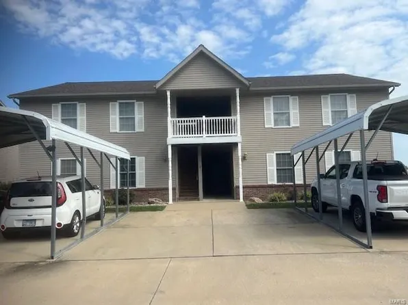 43 Colonial Manor Dr #B, Highland, IL 62249