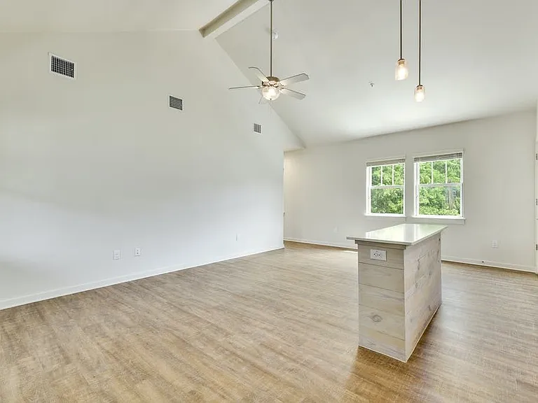 215 Rock St #11 — Photo 4