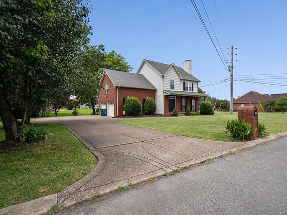 4th image of 302 Twelve Oaks Ln