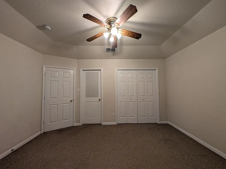 956 Misty Acres Dr — Photo 16