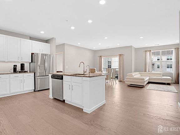 3rd image of 131 Lorhan Dr #131