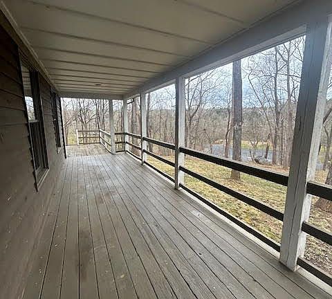 3rd image of 117 Pin Oak Rd