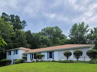 1002 Dixon Dr, Gainesville, GA 30501
