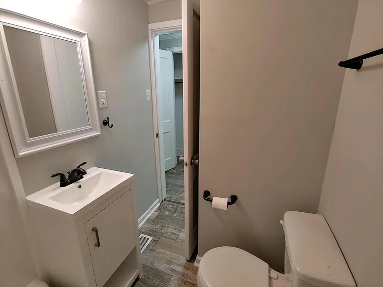 1110 Henderson Ave — Photo 5