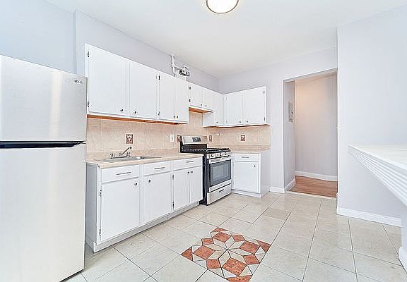 3rd image of 561 Lenox Ave #16