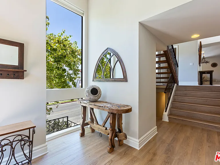 1541 Palisades Dr — Photo 6