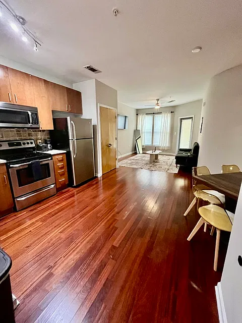898 Oak St SW — Photo 2