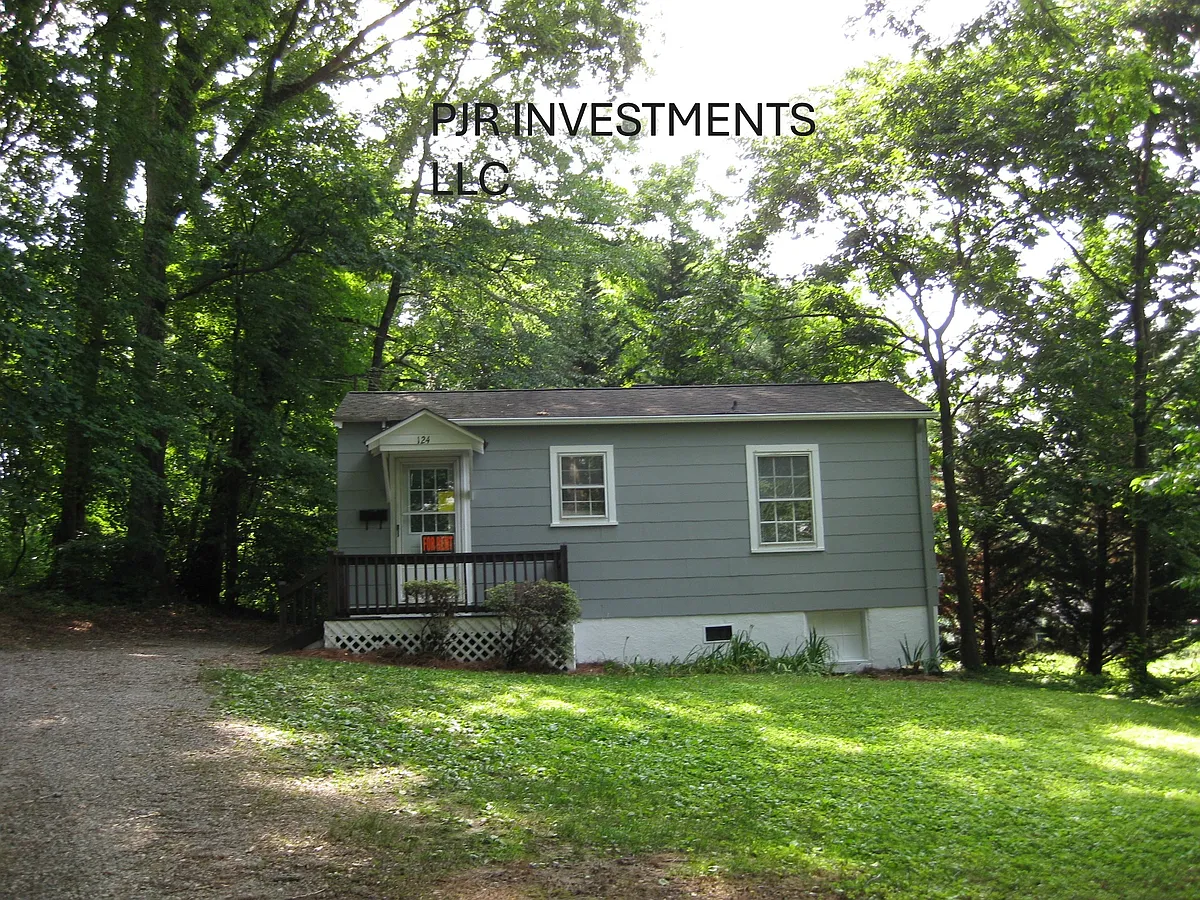 Building Photo - 124 Hardy St