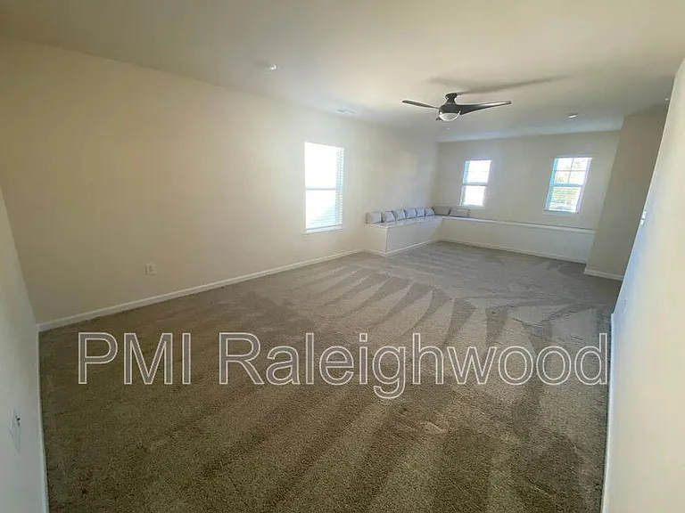 2124 Fox Chapel Pl — Photo 18
