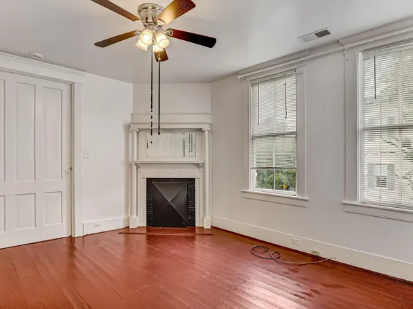 126 E Waldburg St, Savannah, GA 31401