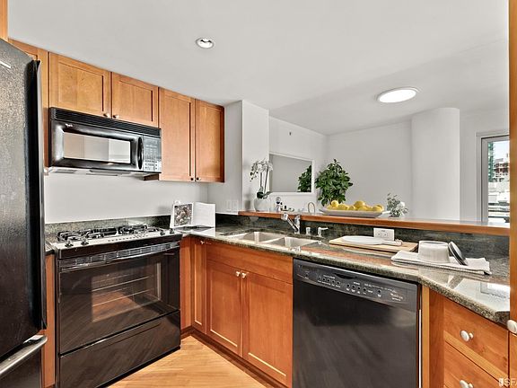 4th image of 400 Beale St APT 1303