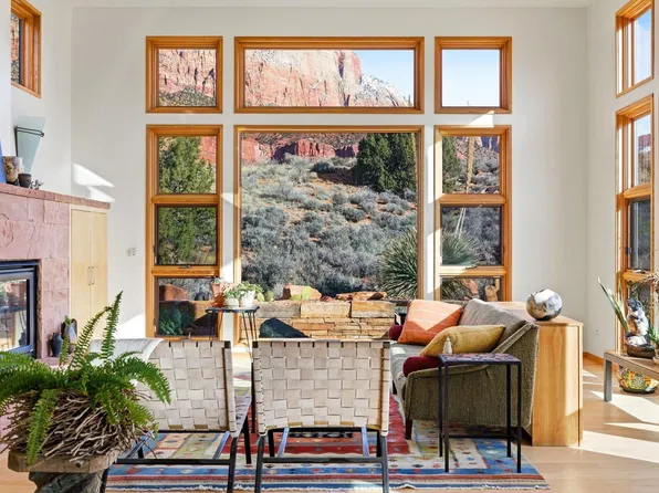 261 Valley View Dr, Springdale, UT 84767
