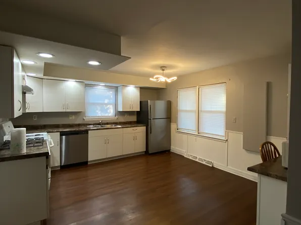 1011-1013 Charles St #Ab, Pekin, IL 61554