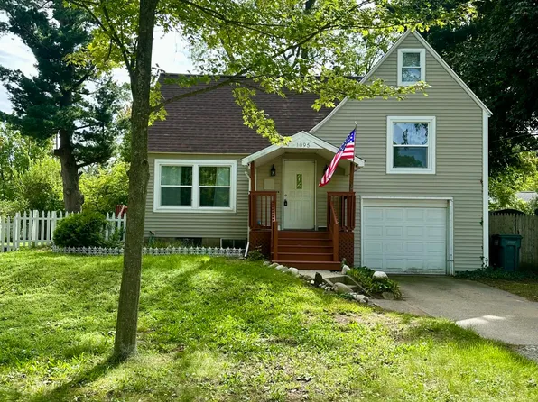 1095 Roosevelt Ct, Norton Shores, MI 49441