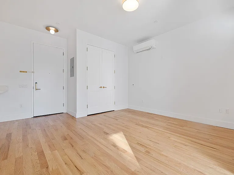 150 Eagle St #3R — Photo 4