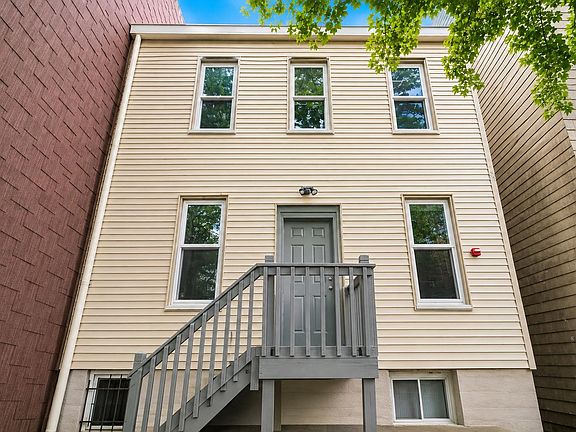 3rd image of 414 Monastery Pl #3