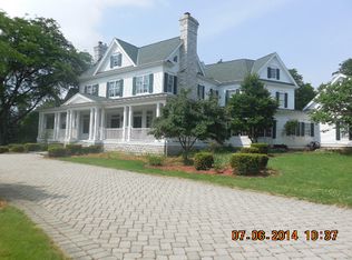 569 Ahlstrand Rd, Glen Ellyn, IL 60137