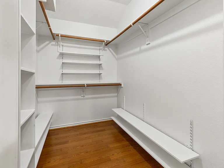 300 Thomas Dr — Photo 24